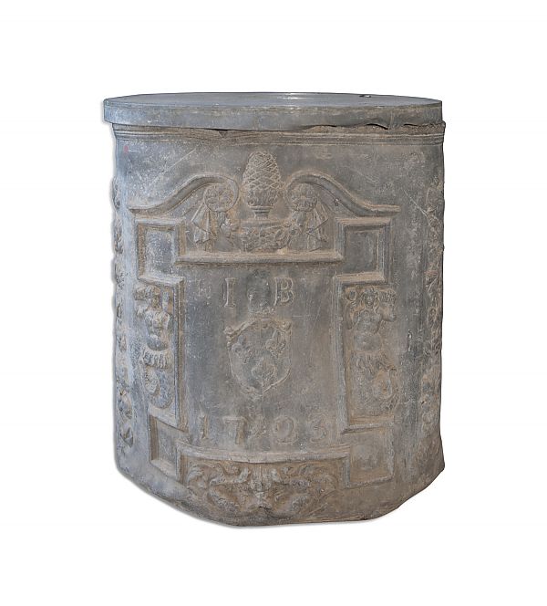 English lead cistern dated 1723 175f47