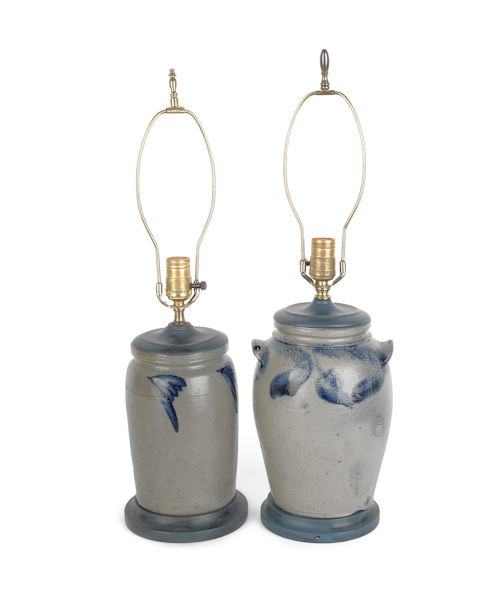 Two blue decorated stoneware crocks 17617e