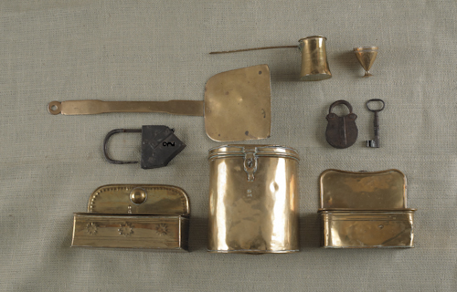 Miscellaneous brass to include 176365