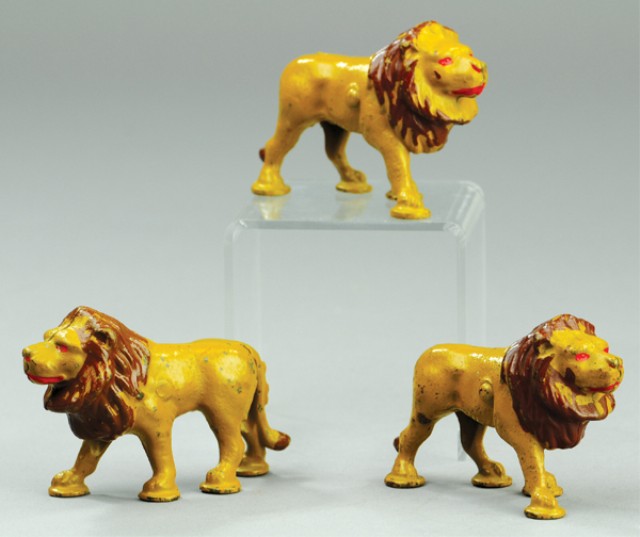 LOT OF THREE LION FIGURES Hubley 178f4f