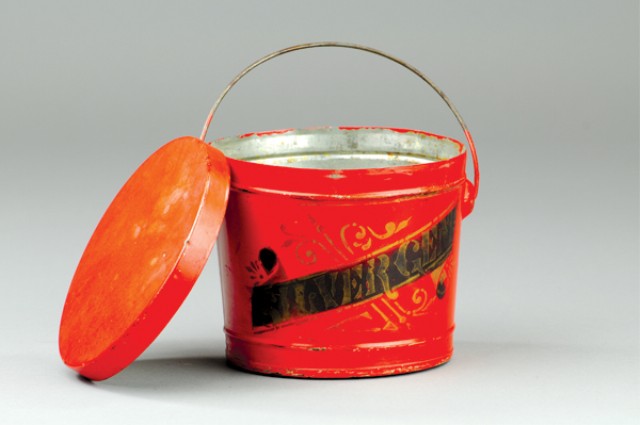 TIN CONTAINER WITH WIRE BAIL Early