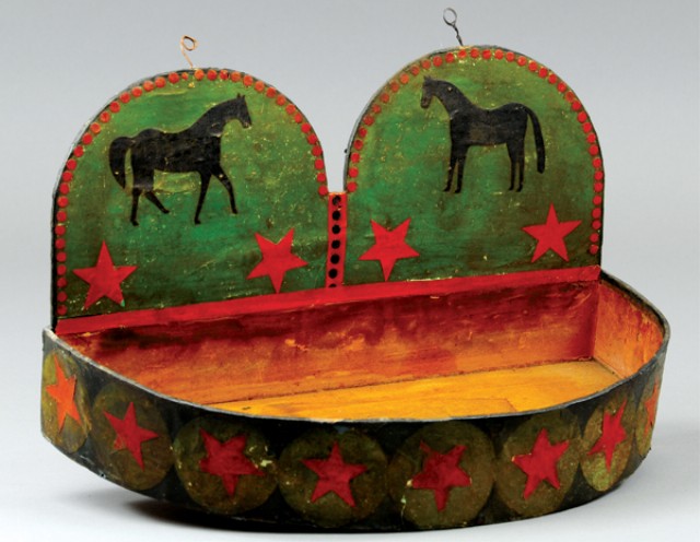 WOOD HANGING TRAY WITH HORSE THEME