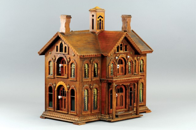 TWO STORY DOLL HOUSE Well detailed