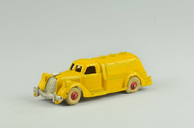 HUBLEY DIAMOND T GAS TRUCK Cast