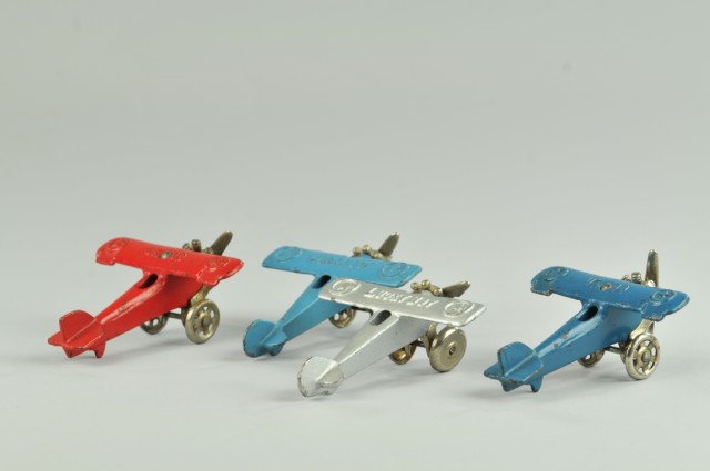 LOT OF FOUR SMALL AIRPLANES Cast