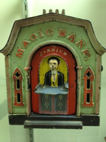 MAGIC MECHANICAL BANK Green Color 17914a