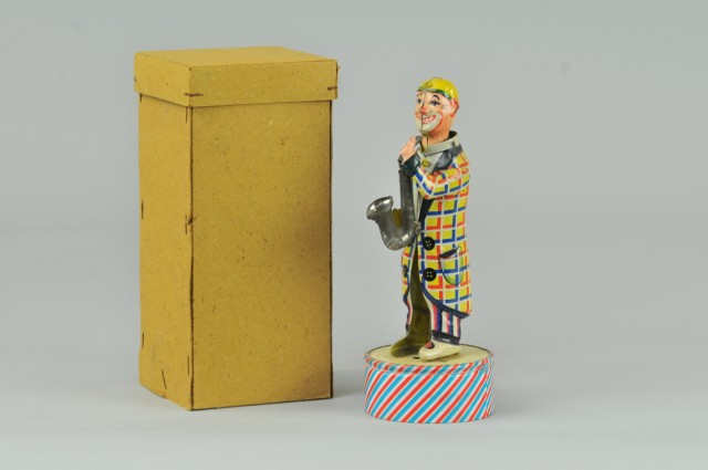 DISTLER BOXED SAX PLAYER Germany 17916a