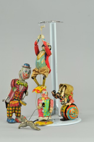 GROUPING OF CLOWN TOYS Lithographed 17917c