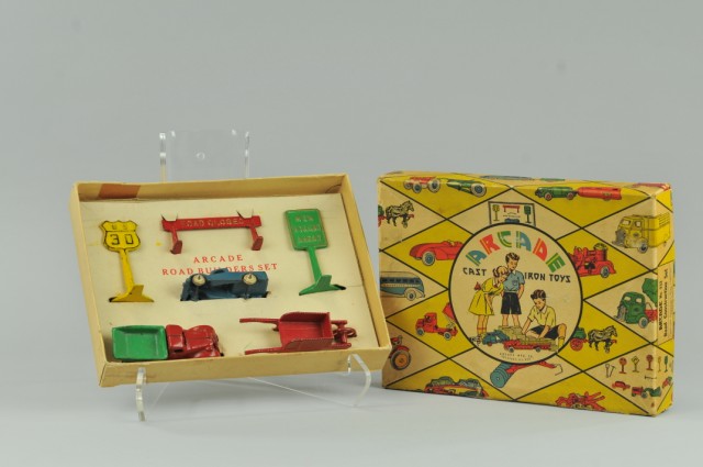 ARCADE BOXED ROAD BUILDER'S SET