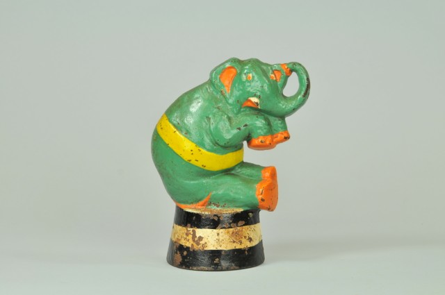 ELEPHANT ON BARREL DOORSTOP Cast 17935f