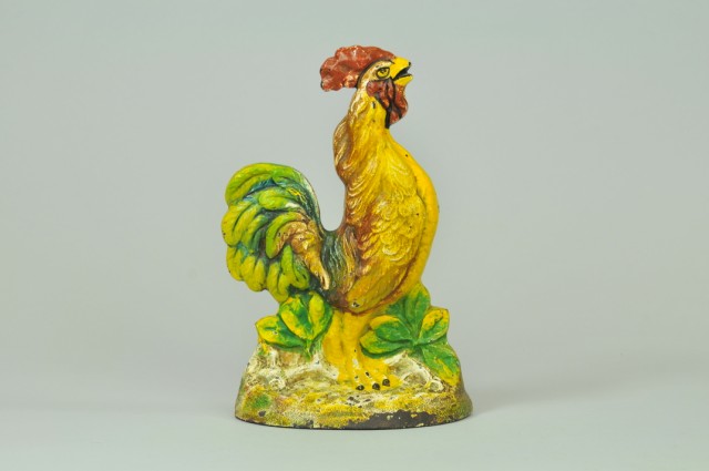 a CROWING ROOSTER DOORSTOP Depicts 17936a
