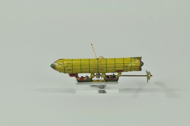 BLIMP PENNY TOY Germany lithographed 1794a8