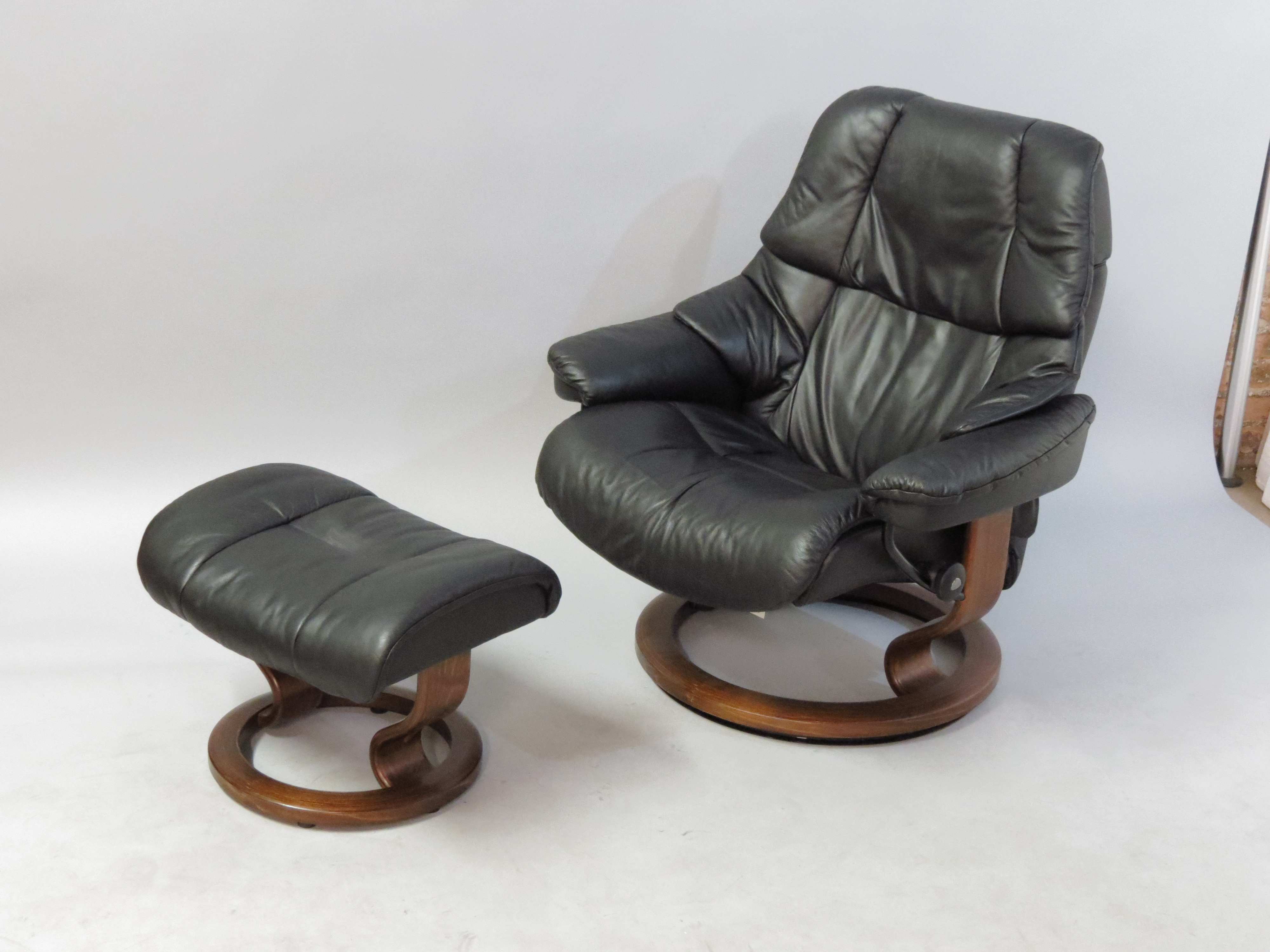 EKORNES LOUNGE CHAIR AND OTTOMAN.