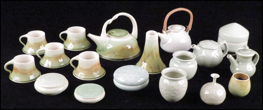 GROUP OF GALE LURIE POTTERY. Comprising