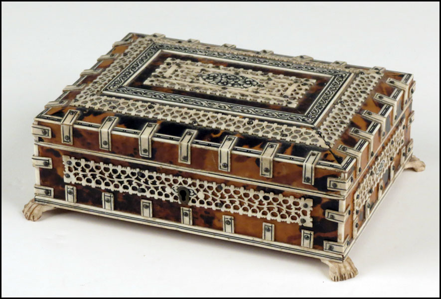 TORTOISE SHELL AND IVORY BOX. 19th century