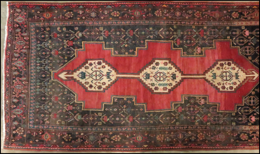 SHIRAZ RUG. 8' x 4'2'' Condition: