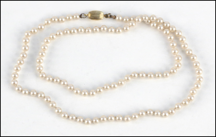 SINGLE STRAND PEARL NECKLACE. 4mm