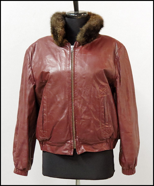 MAROON LEATHER CROPPED JACKET.