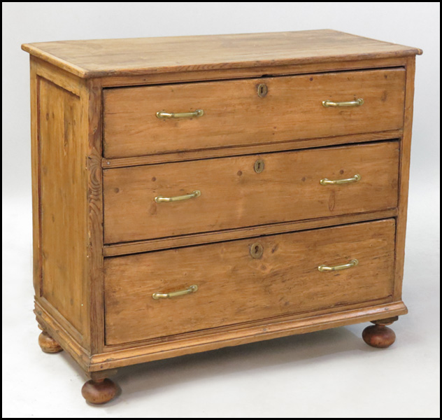 PINE THREE DRAWER CHEST. H: 35.5''