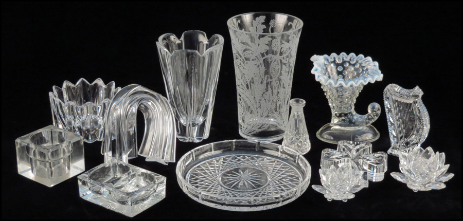 COLLECTION OF CRYSTAL TABLE ARTICLES.