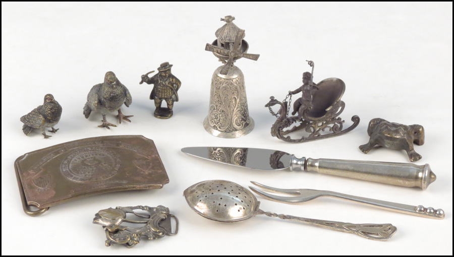 COLLECTION OF DECORATIVE ITEMS  179aa5