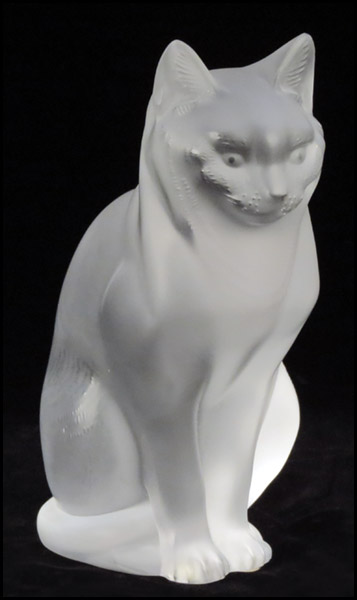 LALIQUE FROSTED GLASS SITTING CAT  179afc