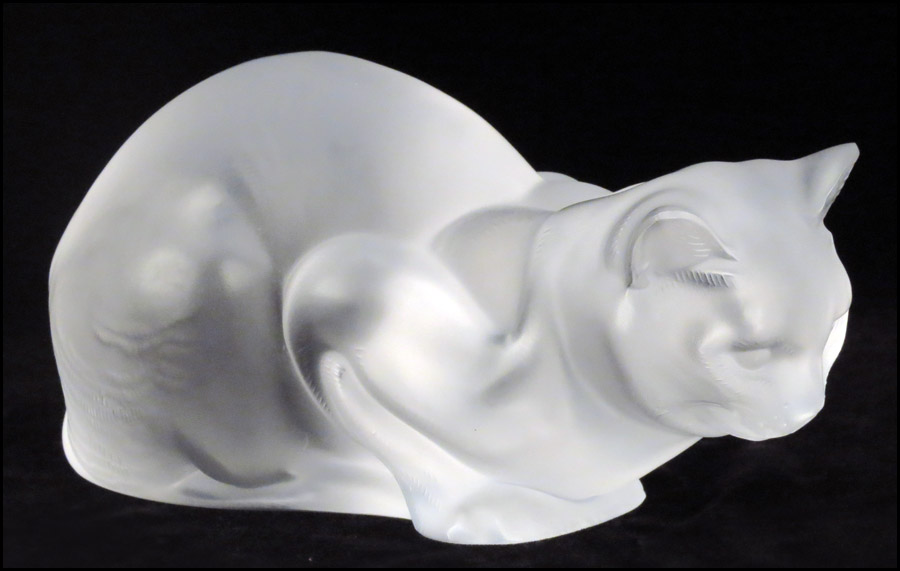 LALIQUE FROSTED GLASS CROUCHING CAT.