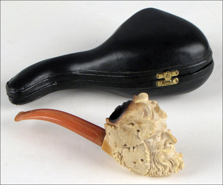 CARVED MEERSCHAUM PIPE In a fitted 179c09