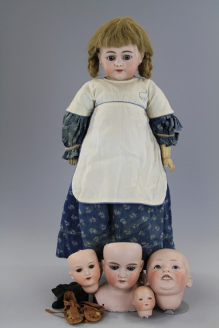 a/ SIMON & HALBIG 719 DOLL & FOUR