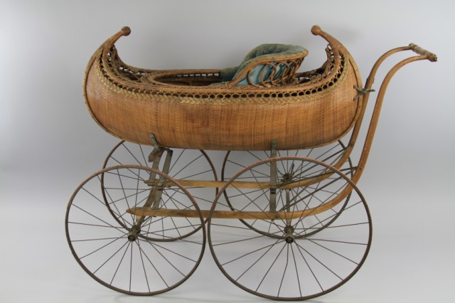 VICTORIAN CANOE FIGURAL BABY'S