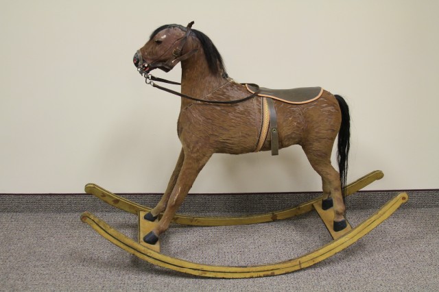 CHILD S ROCKING HORSE Full figure 179d67