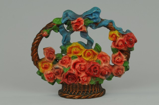 BASKET OF ROSES WITH BOW DOORSTOP