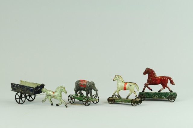 GROUPING OF SMALL TIN PULL TOYS 179e7d