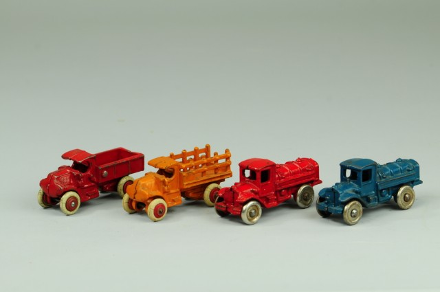 LOT OF FOUR SMALL TRUCKS Cast iron 179ebd