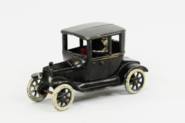 MODEL T COUPE Arcade cast iron painted