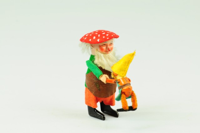 GNOME WITH CHILD Schuco Germany 17a045