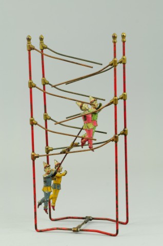 PERFORMING ACROBATS GRAVITY TOY 17a057