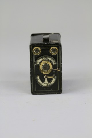 HUNTLEY & PALMERS "CAMERA" BISCUIT