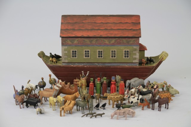 NOAHS ARK WITH ANIMALS Large wooden