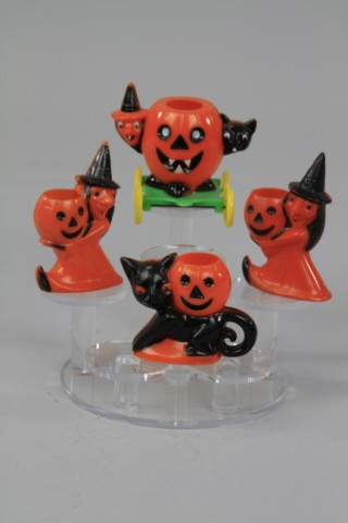 FOUR PLASTIC HALLOWEEN TREAT CONTAINERS 17a13c