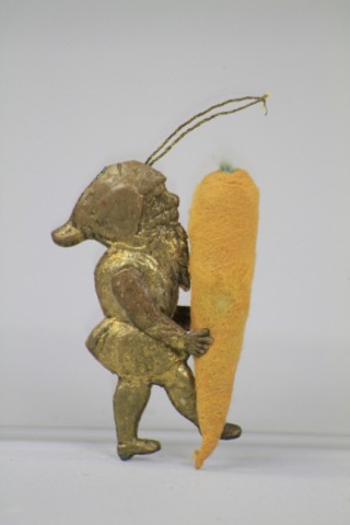 ELF CARRYING CARROT DRESDEN ORNAMENT 17a153