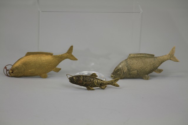 GROUPING OF DRESDEN FISH ORNAMENTS