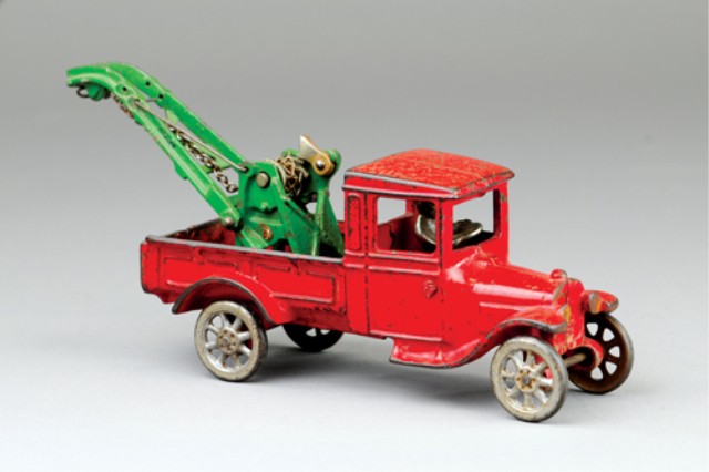 ARCADE MODEL T WRECK TRUCK WITH 17a391