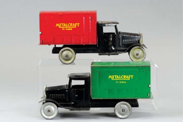 LOT OF TWO METALCRAFT VANS Pressed 17a5ae