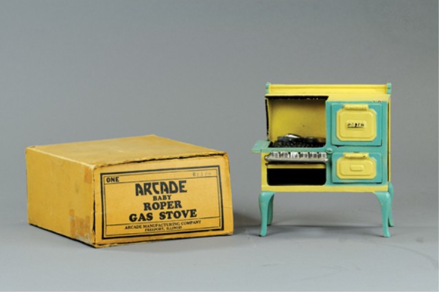 ARCADE ROPER GAS STOVE WITH BOX 17a5d8