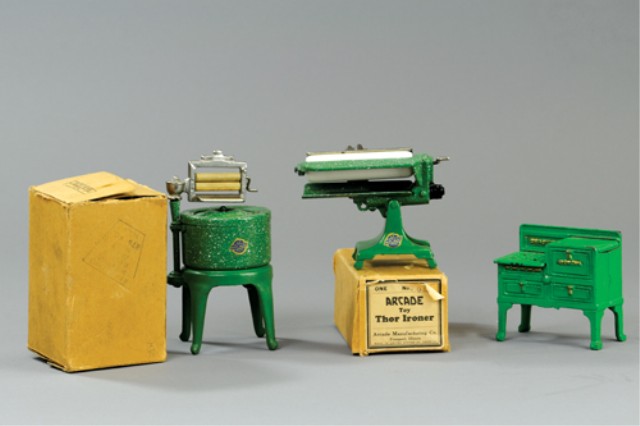 ASSORTED CAST IRON MINIATURE APPLIANCES