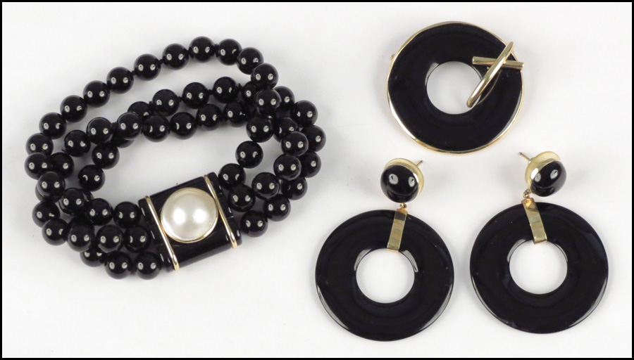 GROUP OF ONYX JEWELRY Comprised 17801c