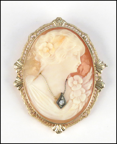 VICTORIAN CAMEO BROOCH PENDANT.