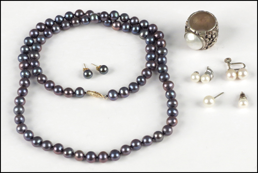 SINGLE STRAND BLACK PEARL NECKLACE.