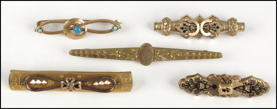 FIVE VICTORIAN GOLD FILLED BROOCHES.